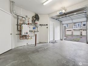 4322 NE 5th Court 105, Renton WA 98059