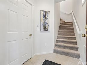 4322 NE 5th Court 105, Renton WA 98059