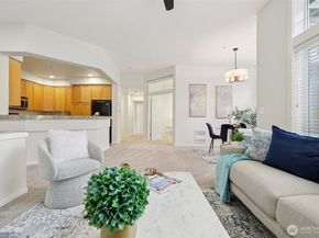 4322 NE 5th Court 105, Renton WA 98059