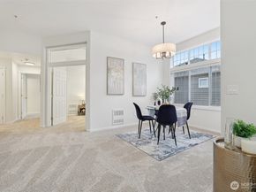 4322 NE 5th Court 105, Renton WA 98059