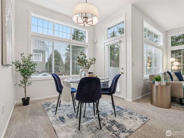 4322 NE 5th Court 105, Renton WA 98059