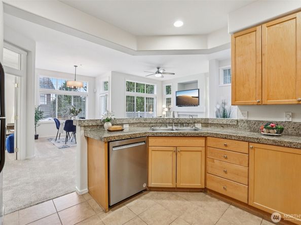 4322 NE 5th Court 105, Renton WA 98059