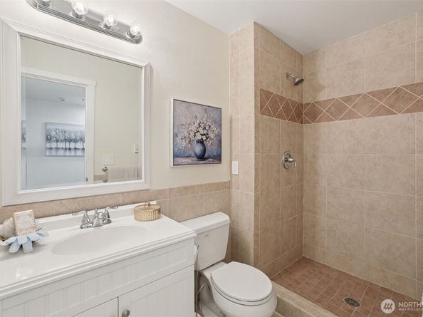 4322 NE 5th Court 105, Renton WA 98059