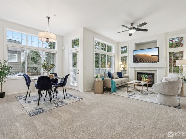 4322 NE 5th Court 105, Renton WA 98059