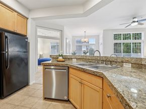 4322 NE 5th Court 105, Renton WA 98059