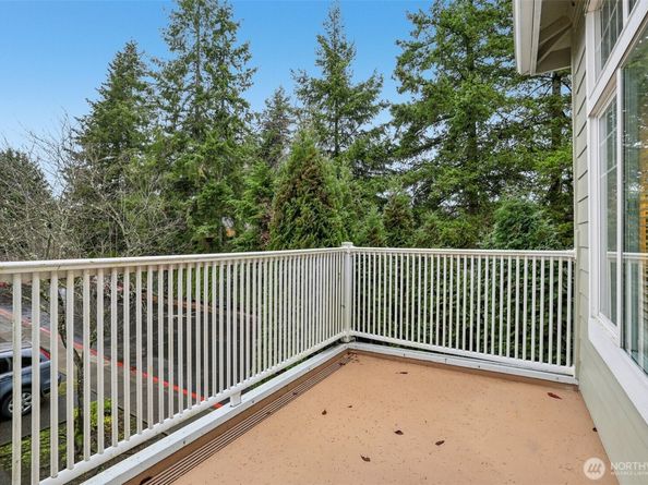 4322 NE 5th Court 105, Renton WA 98059