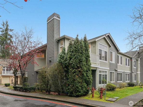 4322 NE 5th Court 105, Renton WA 98059