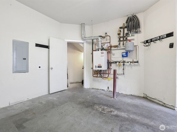 4322 NE 5th Court 105, Renton WA 98059