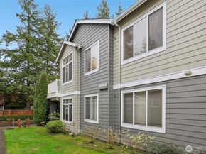 4322 NE 5th Court 105, Renton WA 98059