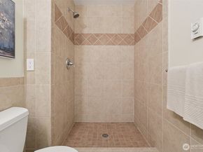 4322 NE 5th Court 105, Renton WA 98059