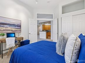 4322 NE 5th Court 105, Renton WA 98059