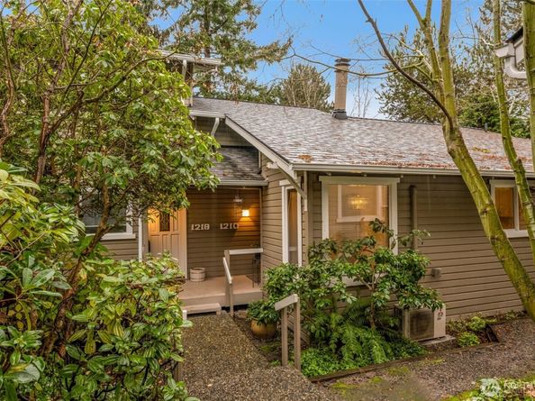 1210 101st Place NE 1210, Bellevue WA 98004