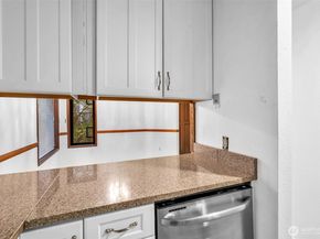 1210 101st Place NE 1210, Bellevue WA 98004