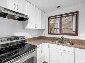 1210 101st Place NE 1210, Bellevue WA 98004