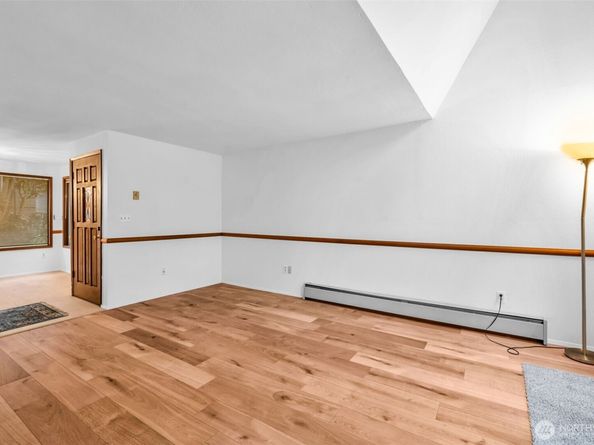 1210 101st Place NE 1210, Bellevue WA 98004