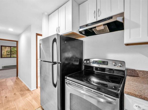 1210 101st Place NE 1210, Bellevue WA 98004