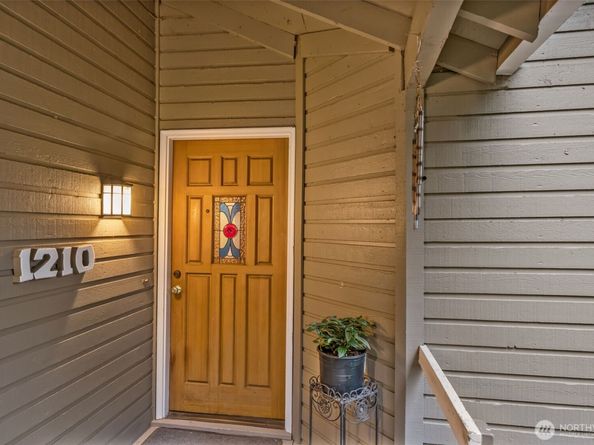 1210 101st Place NE 1210, Bellevue WA 98004