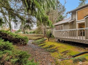 1210 101st Place NE 1210, Bellevue WA 98004