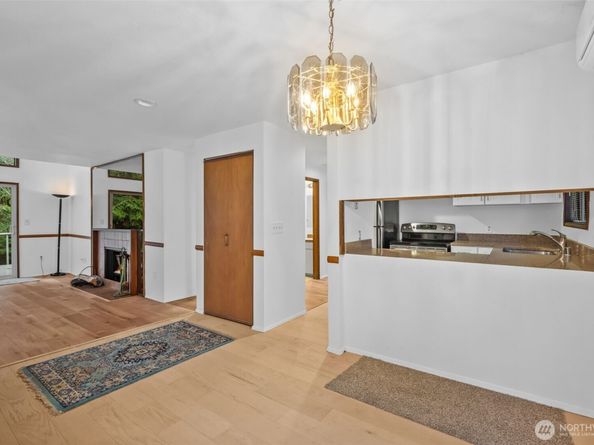 1210 101st Place NE 1210, Bellevue WA 98004