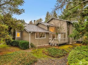 1210 101st Place NE 1210, Bellevue WA 98004