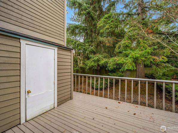 1210 101st Place NE 1210, Bellevue WA 98004