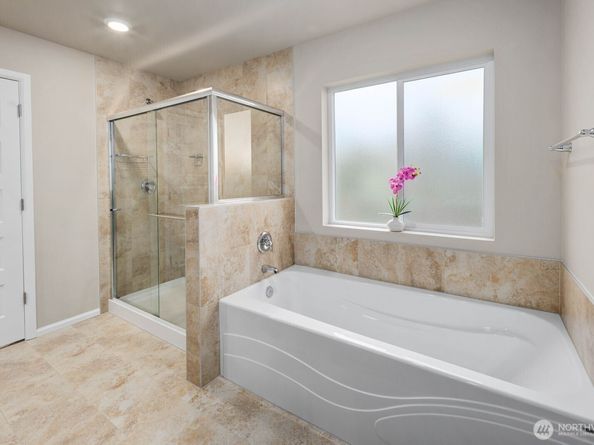 1214 Baker Heights Loop, Bremerton WA 98312