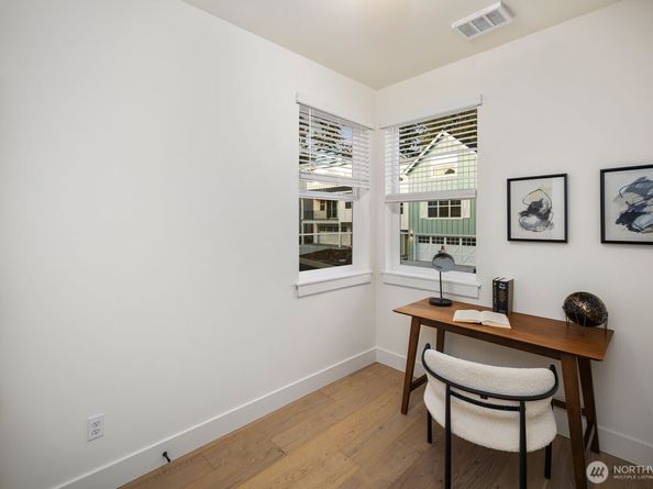 20 160th Place SE, Bothell WA 98012