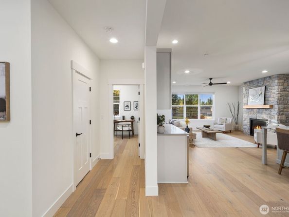 20 160th Place SE, Bothell WA 98012