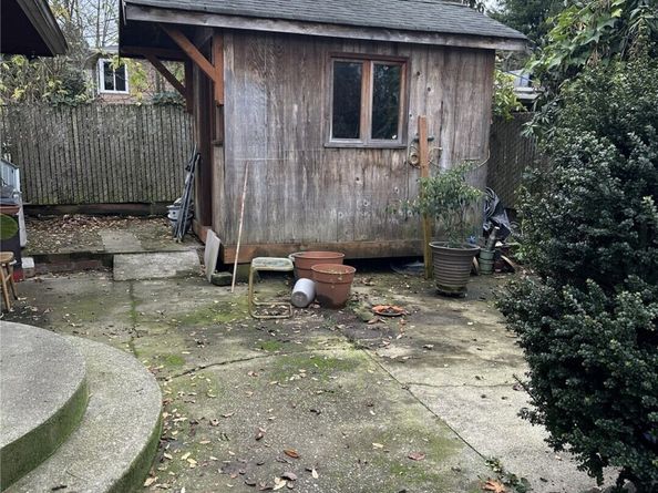 16545 Des Moines Memorial Drive S, Burien WA 98148