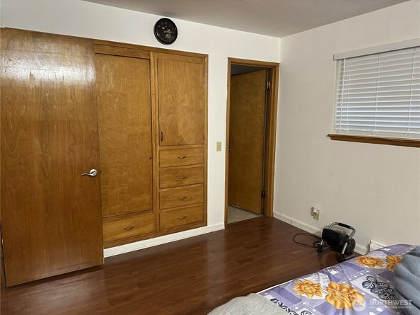 16545 Des Moines Memorial Drive S, Burien WA 98148