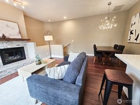 2272 Newport Way NW 14, Issaquah WA 98027