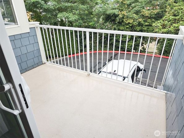 2272 Newport Way NW 14, Issaquah WA 98027