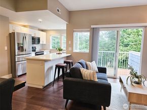 2272 Newport Way NW 14, Issaquah WA 98027