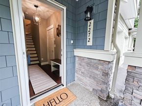 2272 Newport Way NW 14, Issaquah WA 98027