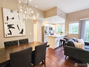 2272 Newport Way NW 14, Issaquah WA 98027