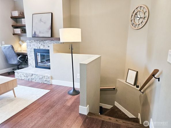 2272 Newport Way NW 14, Issaquah WA 98027