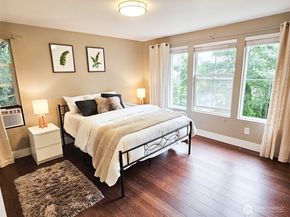 2272 Newport Way NW 14, Issaquah WA 98027