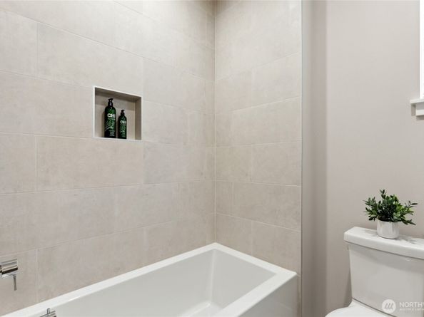 13239 NE 143rd Court 14, Woodinville WA 98072