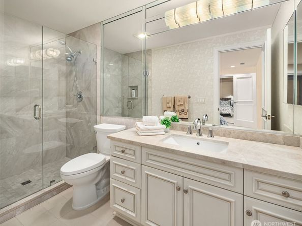 6363 Lake Washington Boulevard NE 203, Kirkland WA 98033