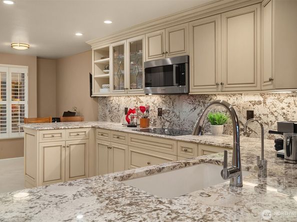 6363 Lake Washington Boulevard NE 203, Kirkland WA 98033