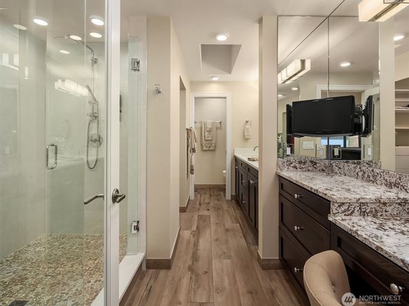 6363 Lake Washington Boulevard NE 203, Kirkland WA 98033