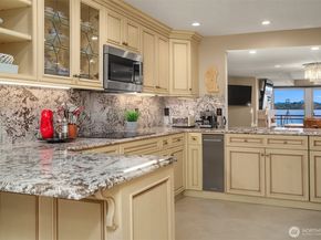 6363 Lake Washington Boulevard NE 203, Kirkland WA 98033