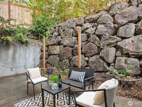 1206 E Republican Street, Seattle WA 98102