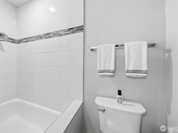 1940 N Northgate Way, Seattle WA 98133