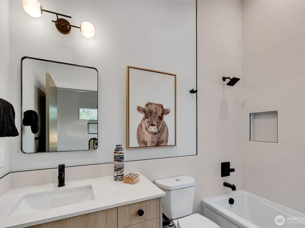 4407 S Holly Street, Seattle WA 98118