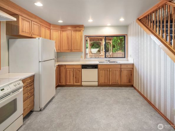 1083 Puget Drive E, Port Orchard WA 98366