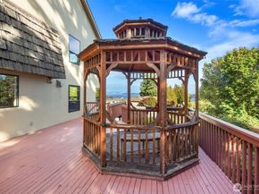 1083 Puget Drive E, Port Orchard WA 98366