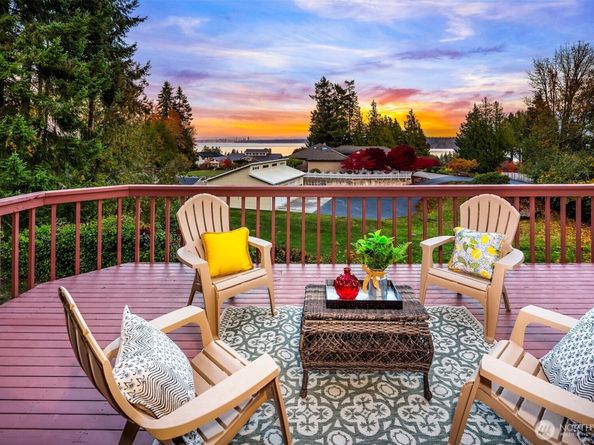 1083 Puget Drive E, Port Orchard WA 98366