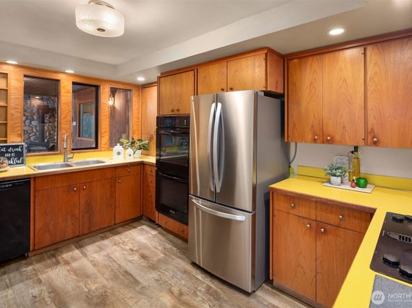 1083 Puget Drive E, Port Orchard WA 98366