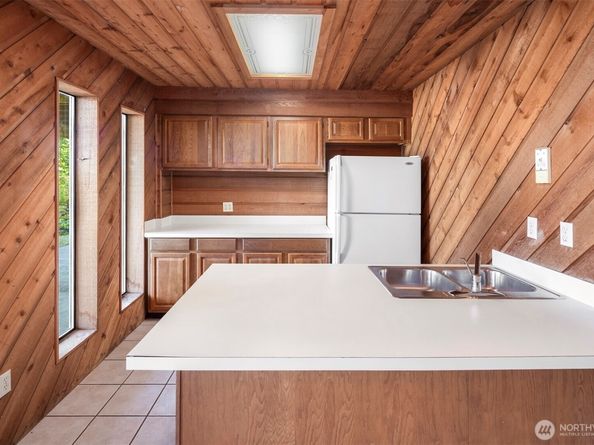 1083 Puget Drive E, Port Orchard WA 98366